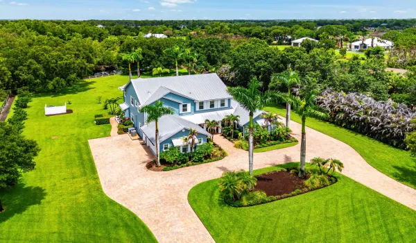 2952 SW Buena Vista Dr