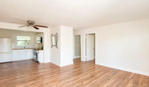 © Clark-715 N Swinton Ave. 2b-001