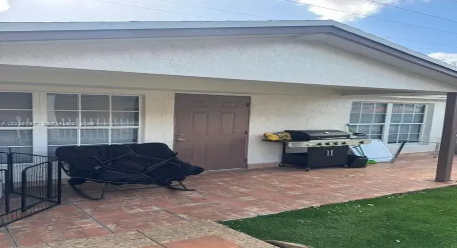 Efficiency Entrance and porch