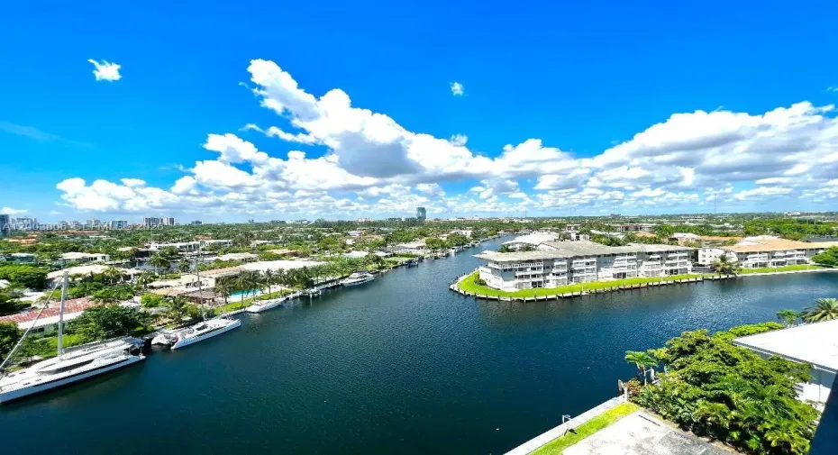 GORGEOUS UNOBSTRUCTED BAYVIEW FROM THE OPEN BALCONY