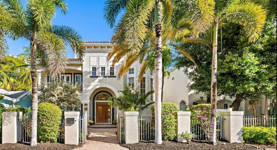 Located just steps from Las Olas Boulevard