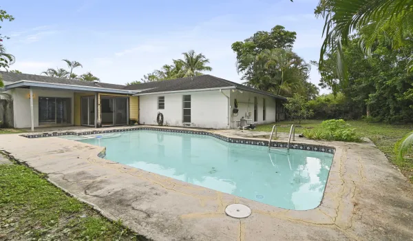 30 Swimming Pool 03
