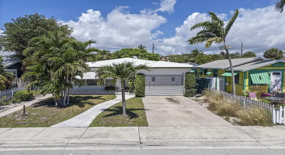 215 N. M St - - 011