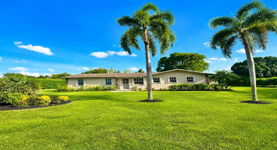 Home for sale in Davie/Cooper City on one full acre lot!!