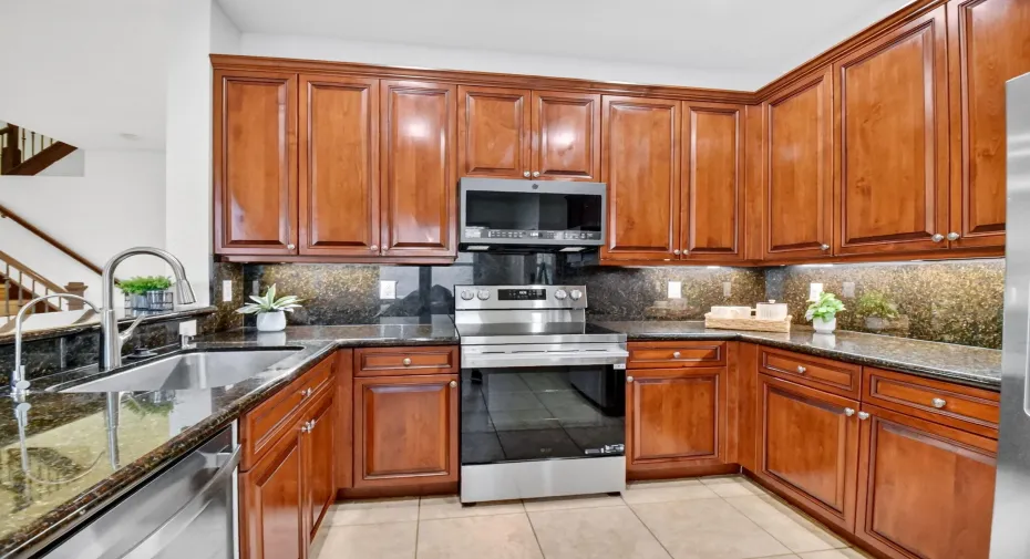 OPEN KITCHEN ....NEW APPLIANCES!