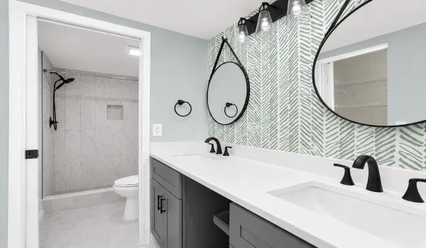 Primary En-Suite Bathroom