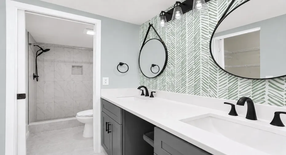 Primary En-Suite Bathroom