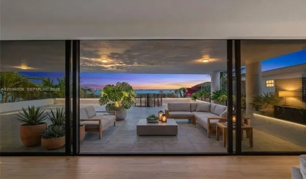 Large balcony facing Direct Bay Views