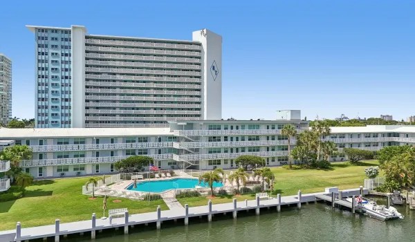 42-web-or-mls-S Ocean Dr 111-S1706-042