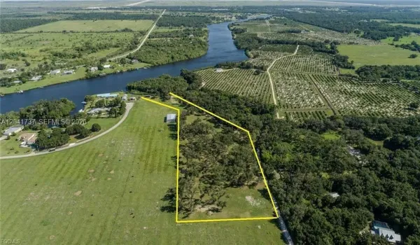 5247 County Road 78, LaBelle FL 33935