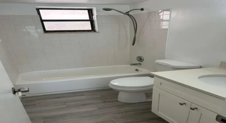 1081 Bathroom
