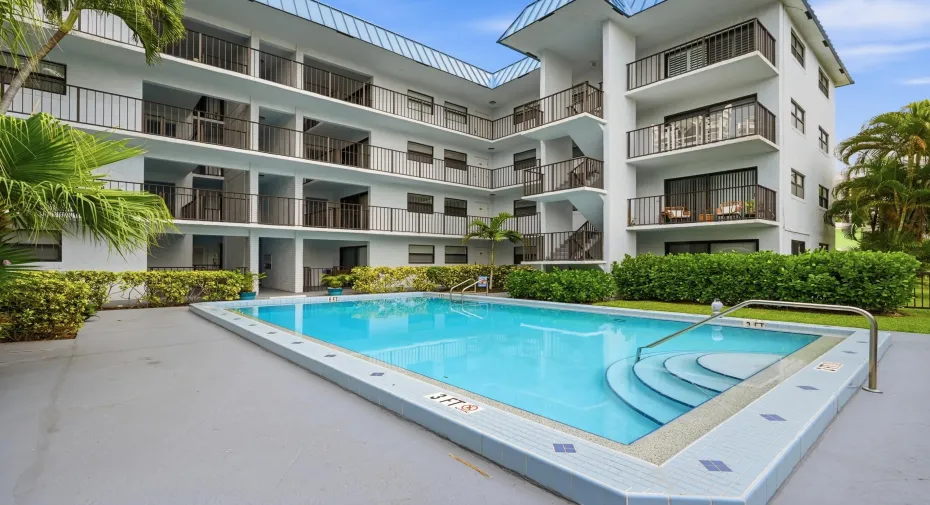 Sea Cove pool area