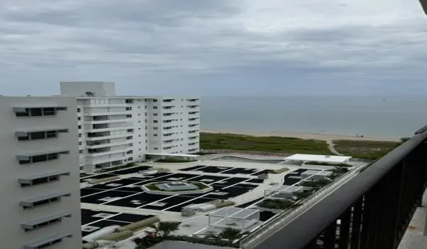 Unobstructed view of ocean from balcony