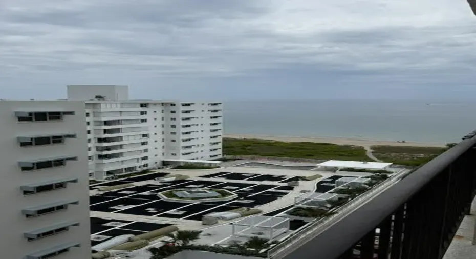 Unobstructed view of ocean from balcony
