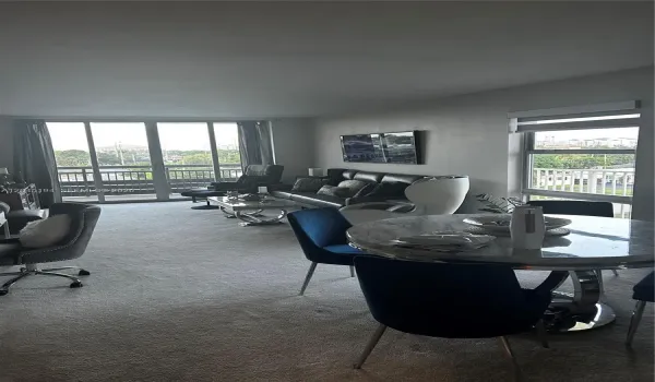 Beautiful Corner Condo facing Southeast Boca