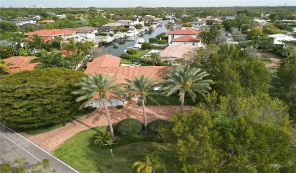 No bridges to the Bay,50 ft waterfront.Beautifully remodeled