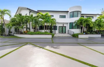 Corner lotPool & Spa2 Car Garage Remodeled 2024