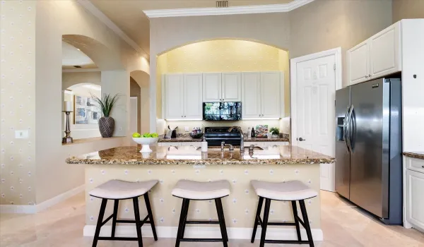 11-Kitchen Island and Bar