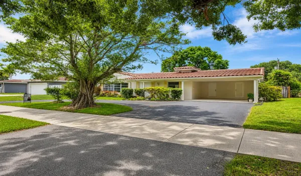 461 SW 54th Outside