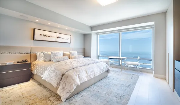 MASTER WITH DIRECT WATER VIEW