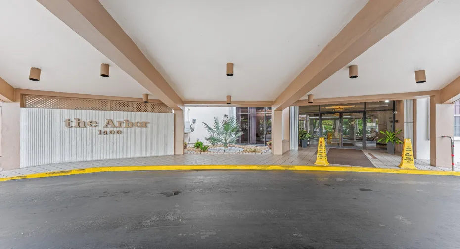 002-1400SaintCharlesPlace-616-PembrokePi