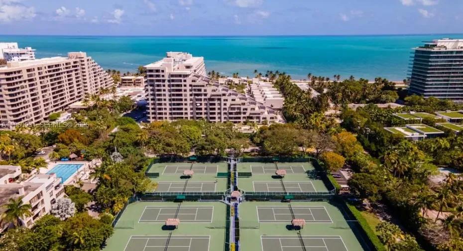 Imagine relaxing at a resort with easy beach access, complete with umbrellas and chairs. Plus, you’ll find pools, tennis courts, a beauty salon, and so much more to enjoy!