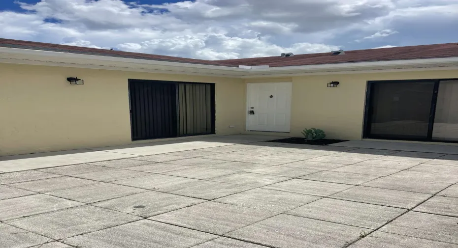 EXTERIOR PATIO