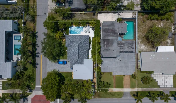 135 X 125 LOT INCLUDES 70 X 17 REAR DRIVEWAY