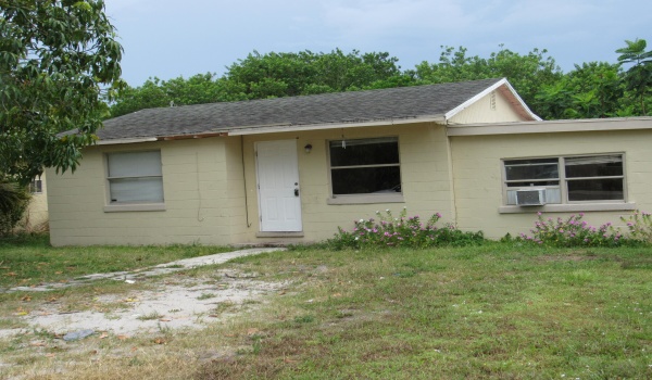 1609 Valencia Avenue, Fort Pierce, Florida 34946, 3 Bedrooms Bedrooms, ,1 BathroomBathrooms,Single Family,For Sale,Valencia,RX-10902993