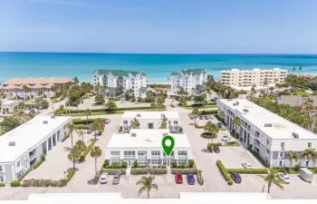 Ocean Dr. Near the beach, shops, restaurants!
