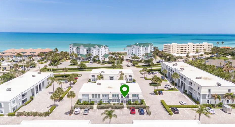 Ocean Dr. Near the beach, shops, restaurants!