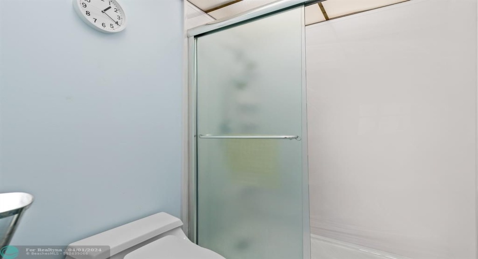 SEPARATE SHOWER AREA