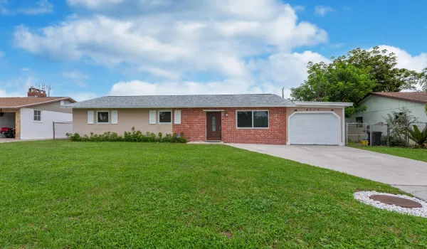 4317 Applecrest