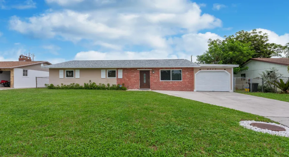 4317 Applecrest