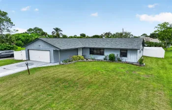 641 SE Streamlet Ave Front Of Home