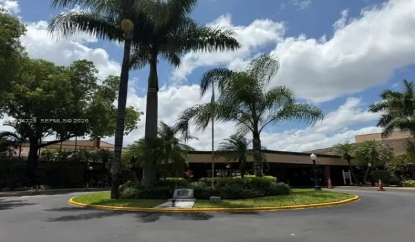CLUBHOSE ENTRANCE