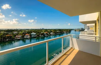 Direct Intracoastal Bay Views