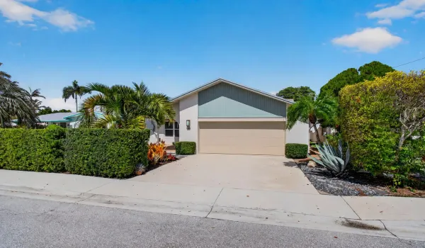 1315 N Lakeside Dr