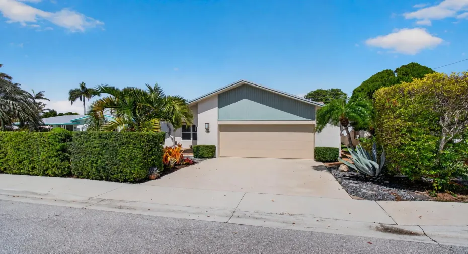 1315 N Lakeside Dr
