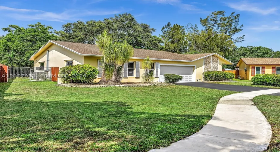 Spacious front yard