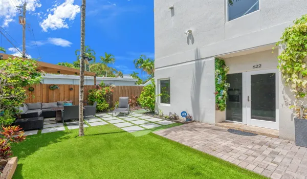 3-web-or-mls-622 NE 10th Ave Fort Lauder