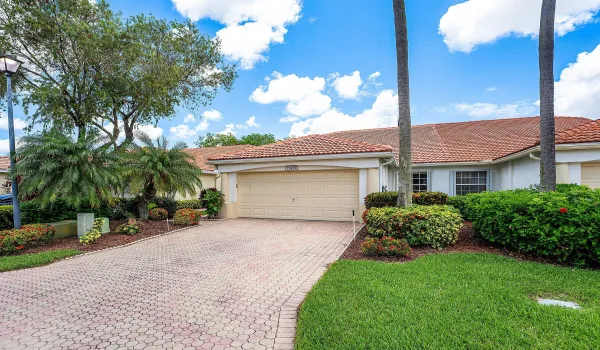 Large 2 car garage with a new roof!!