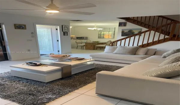 Main entrance Livingroom