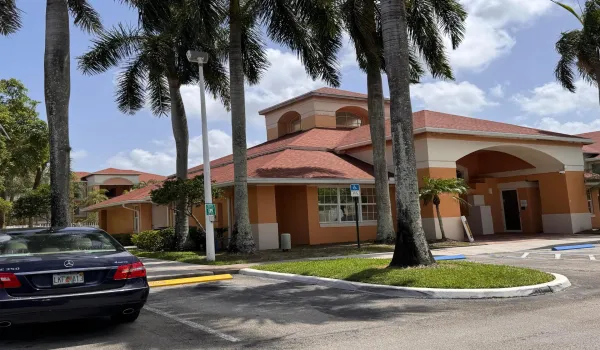 CLUB HOUSE