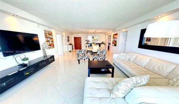 white leather sect sofa, Large Flat TV, upscale furnished