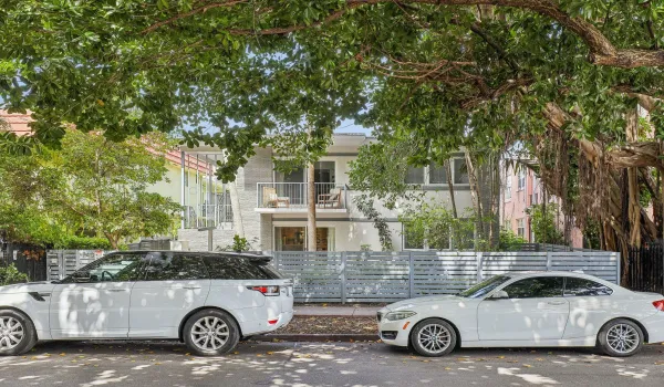 1-web-or-mls-Meridian Ave 11-S1007-001
