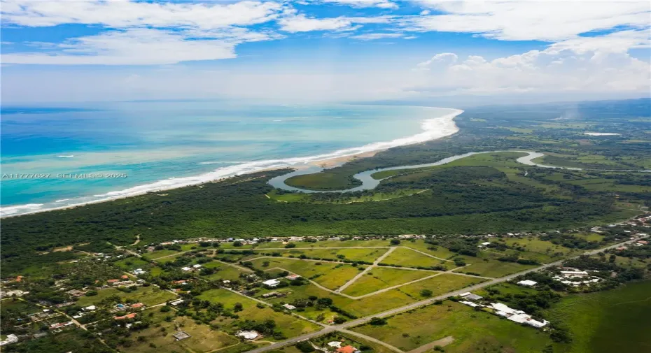 Aerial view of the vacant land available for sale and it's proximity to the ocean and La Boca.