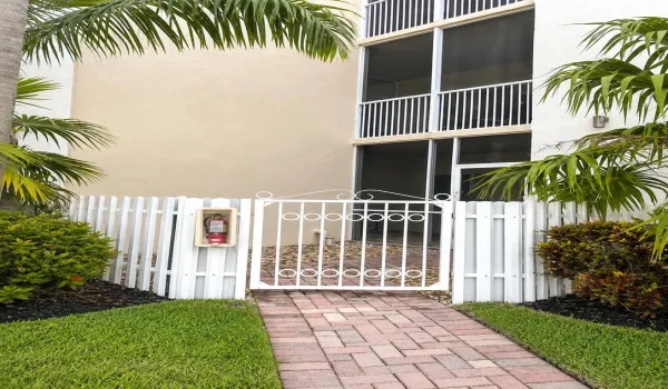 ENTRANCE (AI ENHANCED)