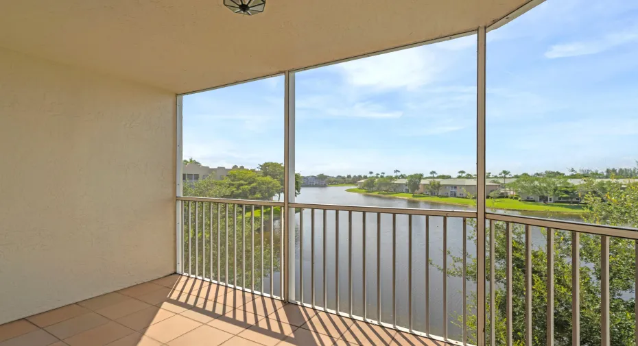 DIRECT LAKEFRONT VIEW