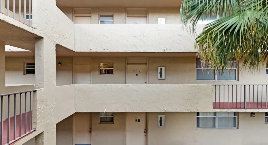 2_accutour_408-nw-68th-ave-apt-405-002